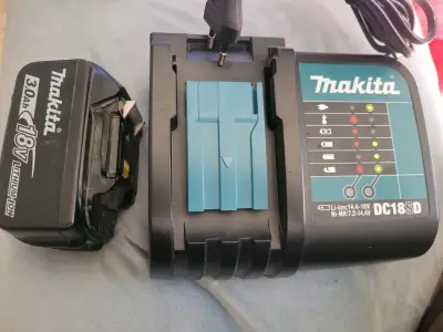 Cargador Makita 18V con batería - miniatura 1