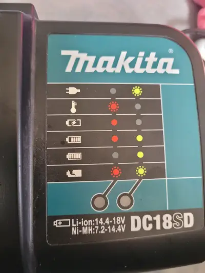 Cargador Makita 18V con batería - miniatura 3
