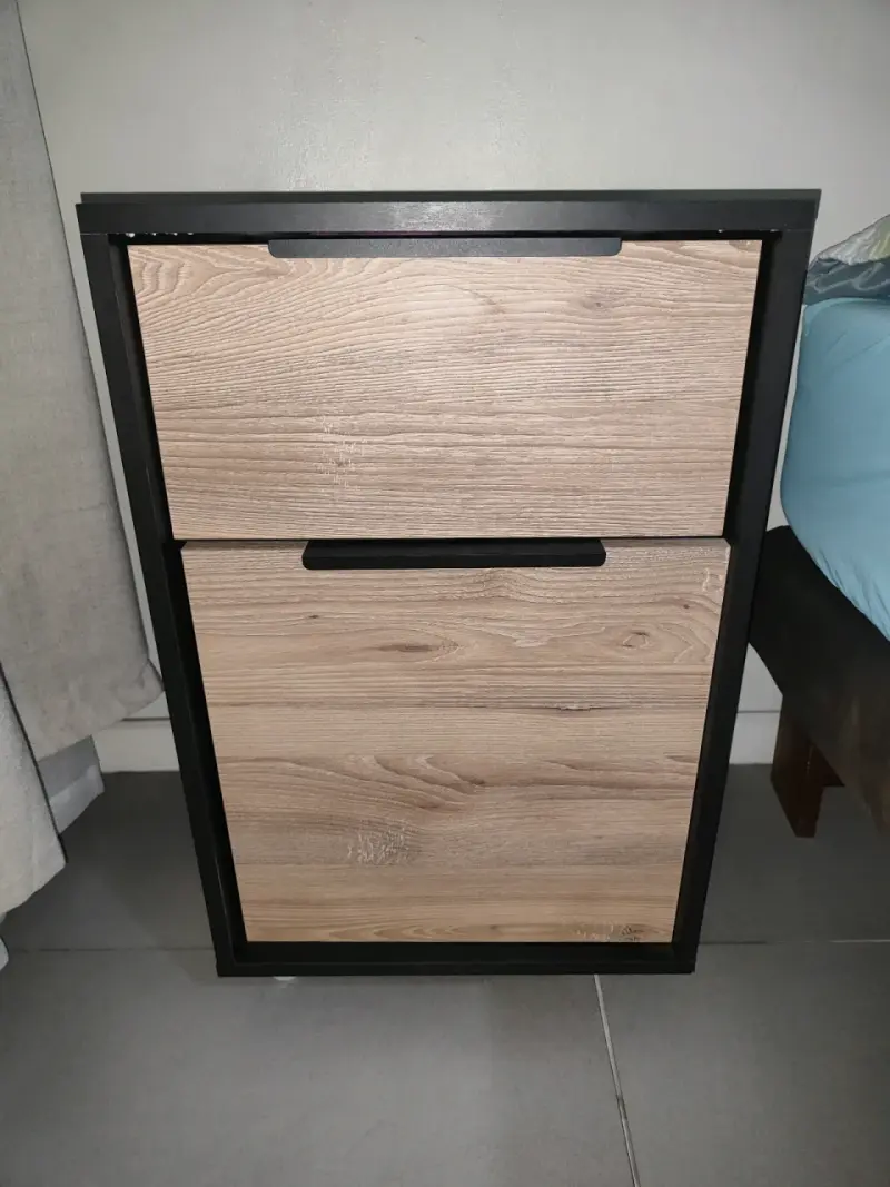 Velador de madera con cajones - 1