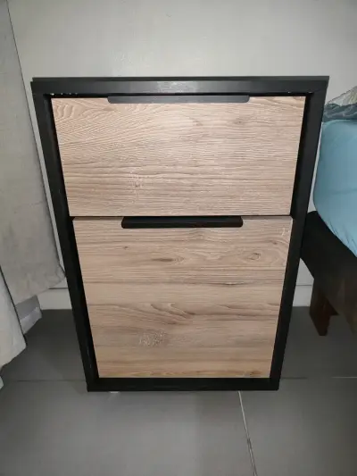 Velador de madera con cajones - miniatura 1