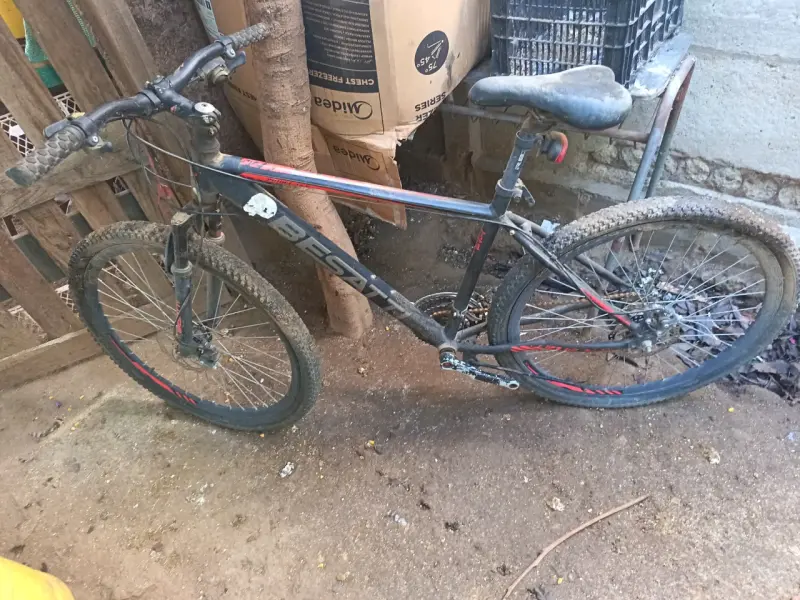 Bicicleta montaña usada negra - 1