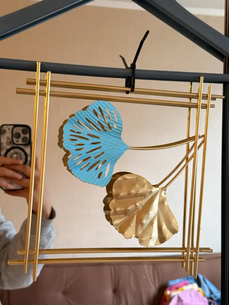 Cuadro dorado de hojas