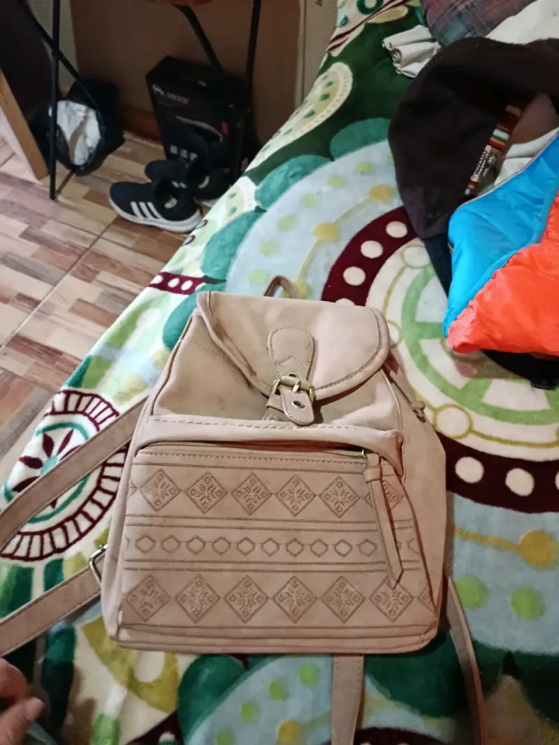Mochila beige en buen estado - 3