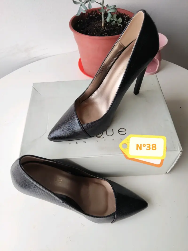 Tacones negros número 38 - 1