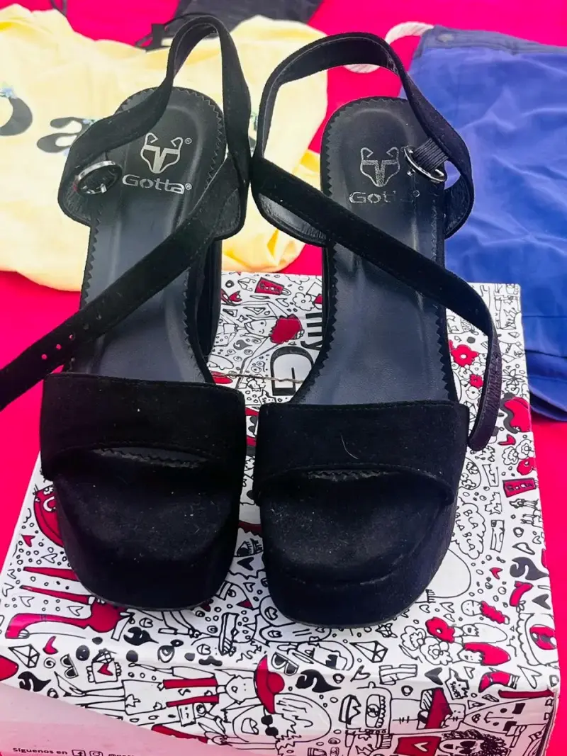 Sandalias negras con plataforma - 1