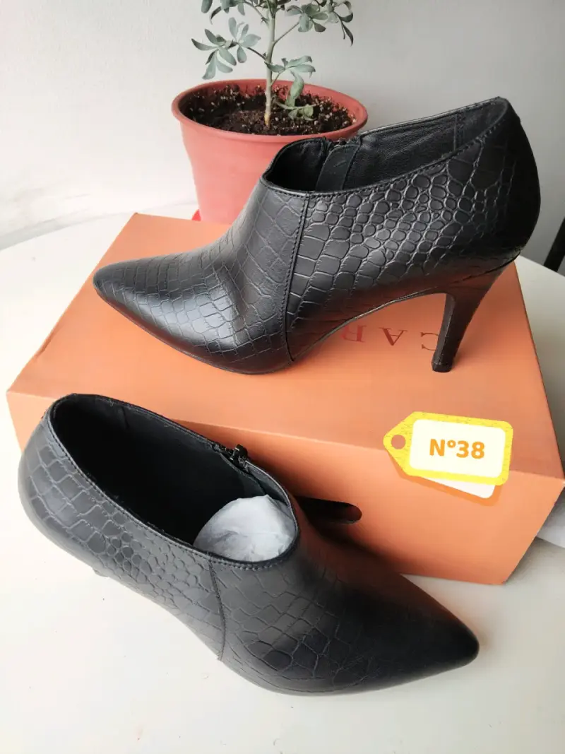 Botines negros talla 38 - 5