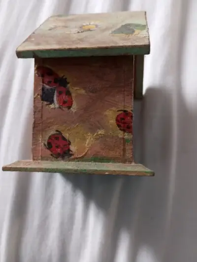Casita decorativa para pájaros - miniatura 3