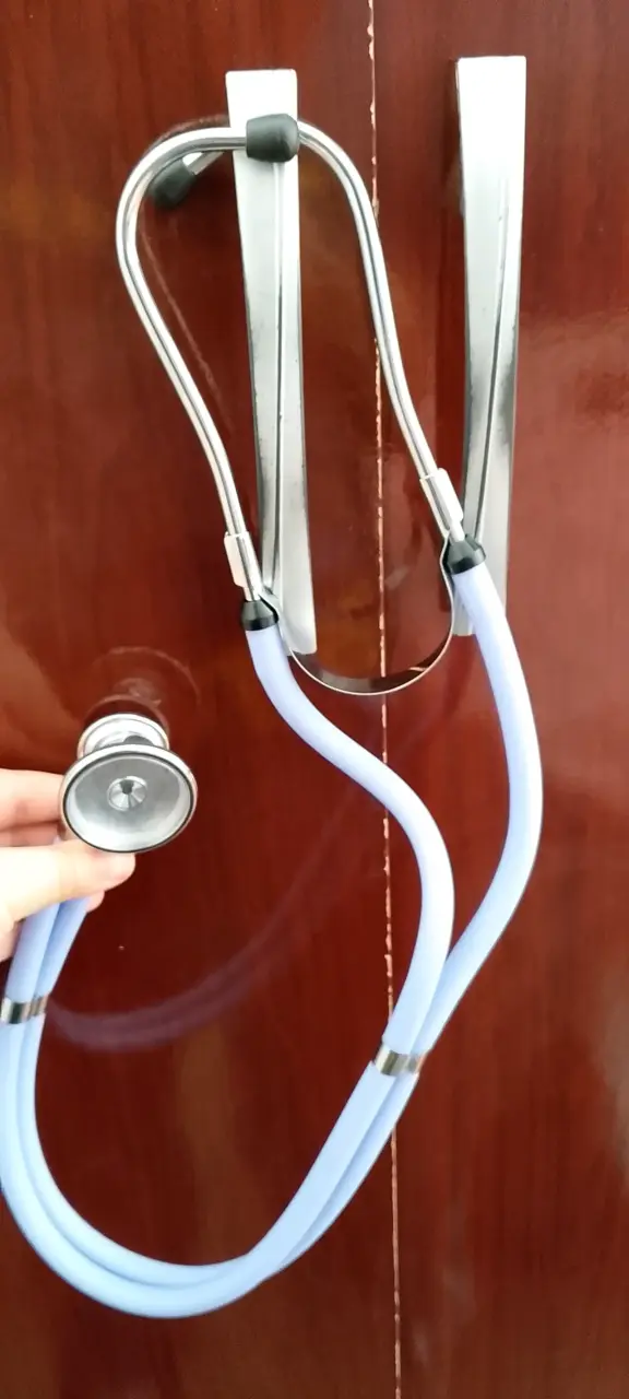 Estetoscopio médico violeta - 1