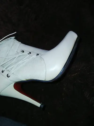 Botines blancos con tacón alto - miniatura 1