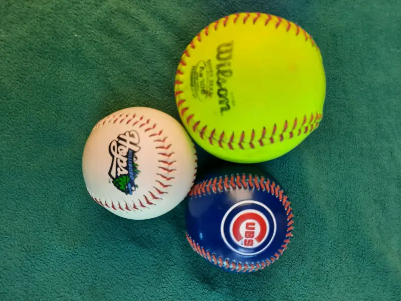 3 Pelotas de béisbol y softball - 1
