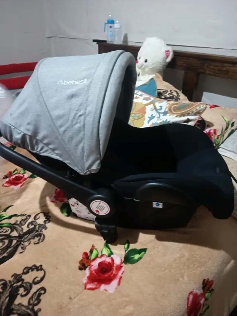Silla de auto para bebé negra - 4