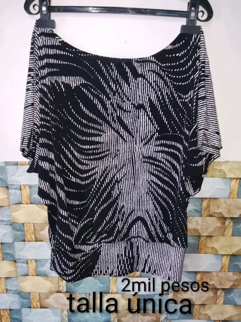 Blusa estampada blanco y negro - 1