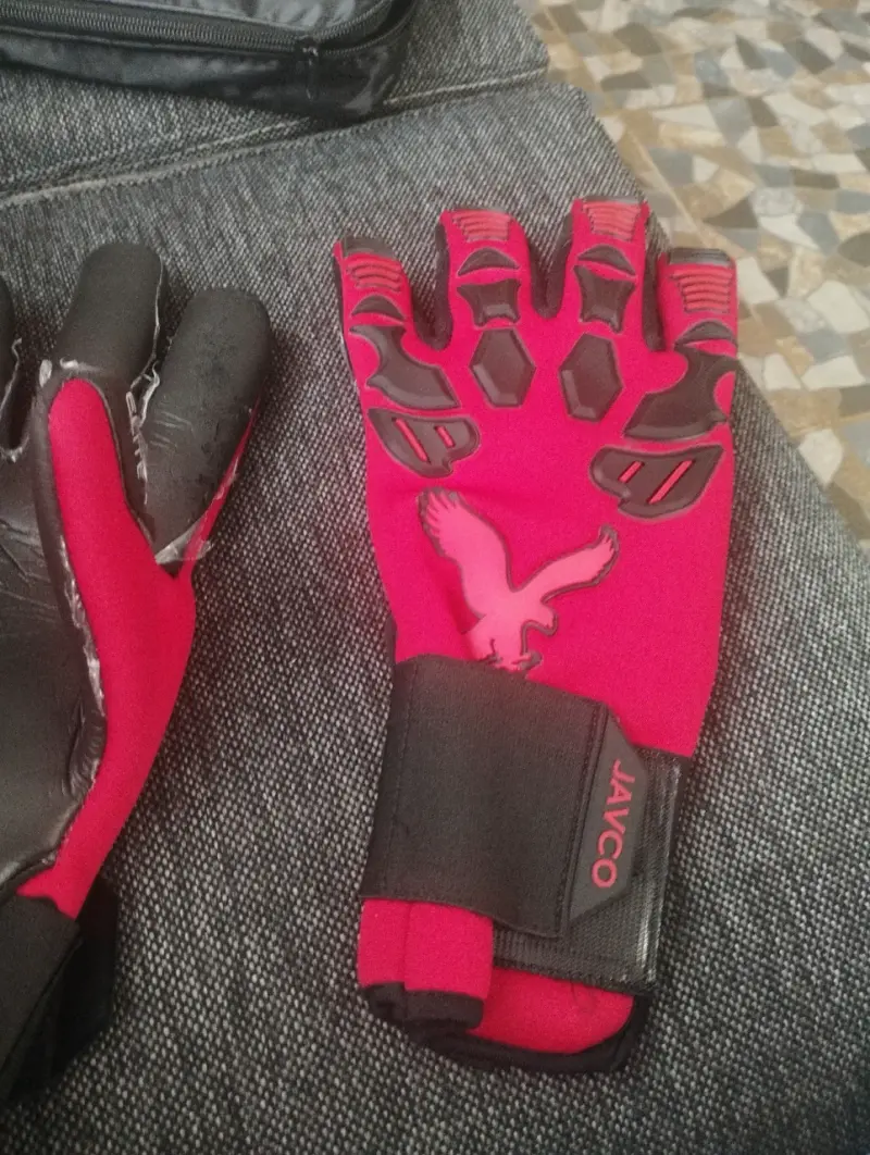 Guantes de portero rojos y negros - 2
