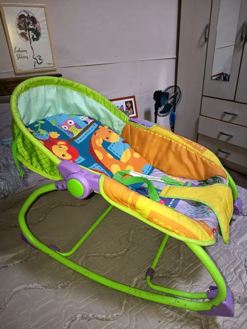 Silla mecedora infantil colores brillantes - 1