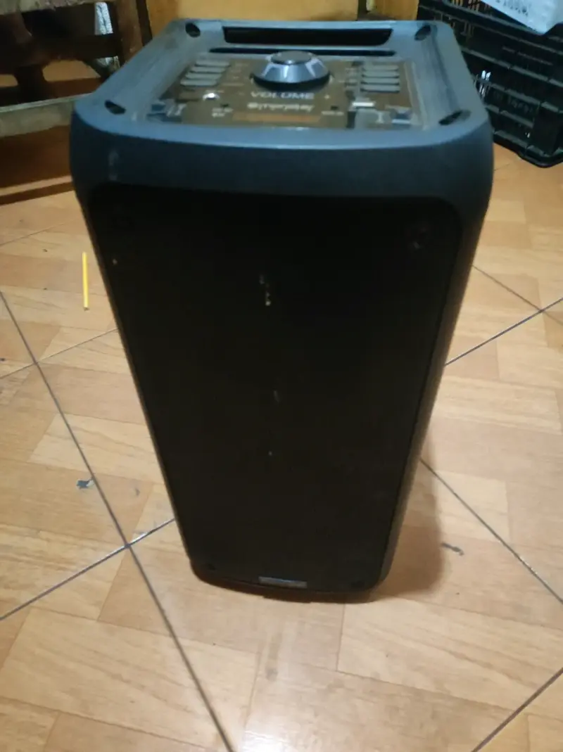 Altavoz portátil grande - 1