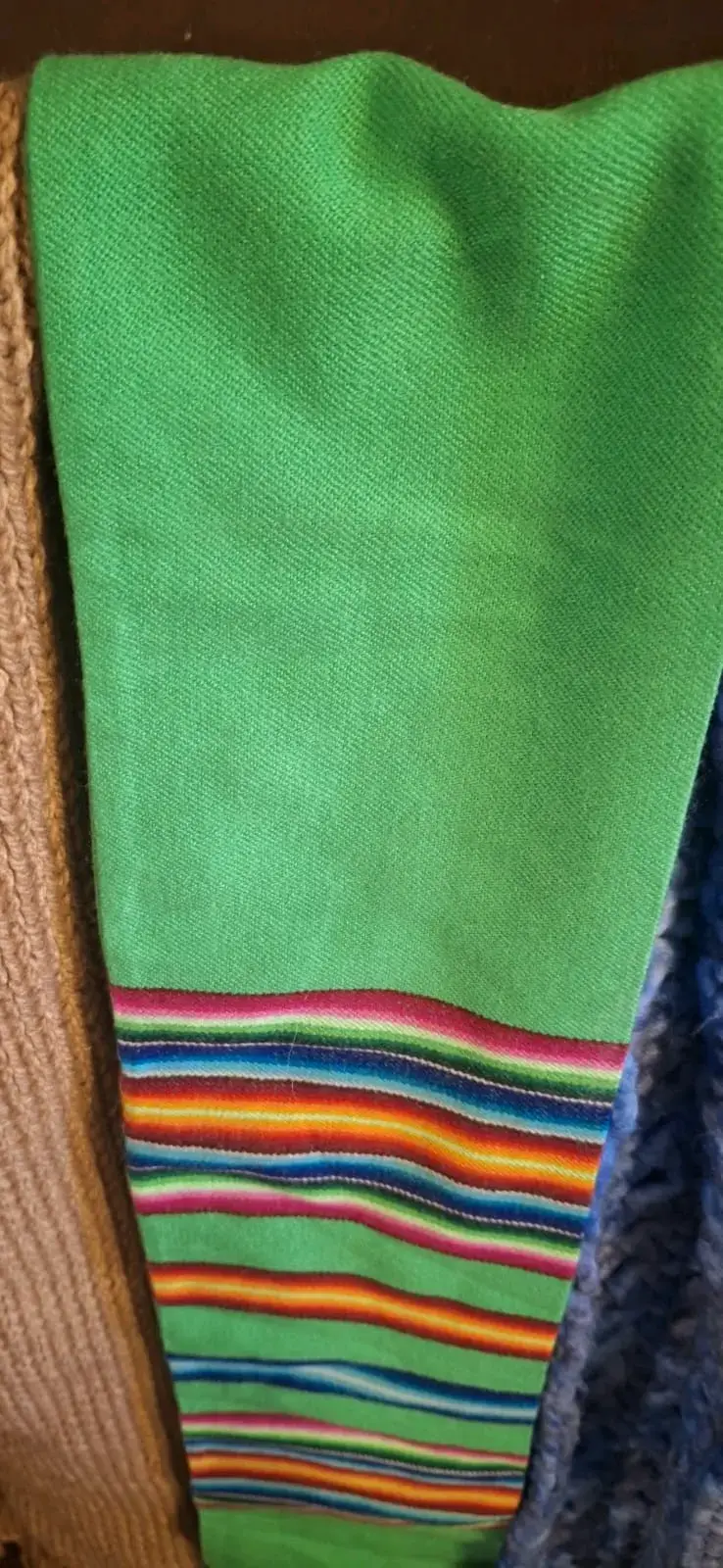 Set de bufandas coloridas con flecos - 2