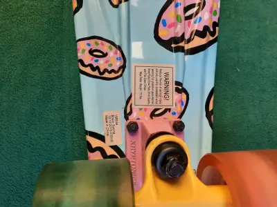 Skateboard colorido estilo donut 56 cm largo - miniatura 2