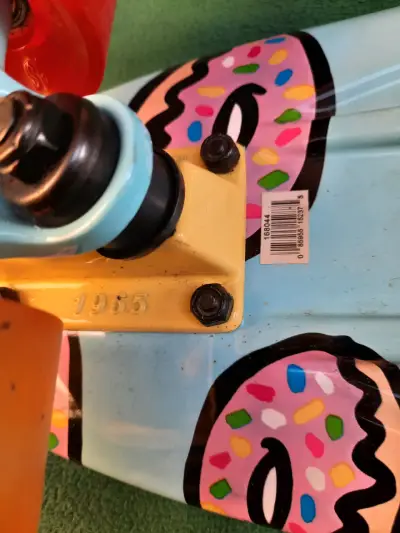 Skateboard colorido estilo donut 56 cm largo - miniatura 3