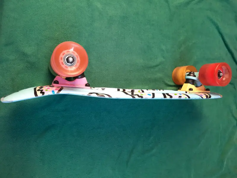 Skateboard colorido estilo donut 56 cm largo - 6