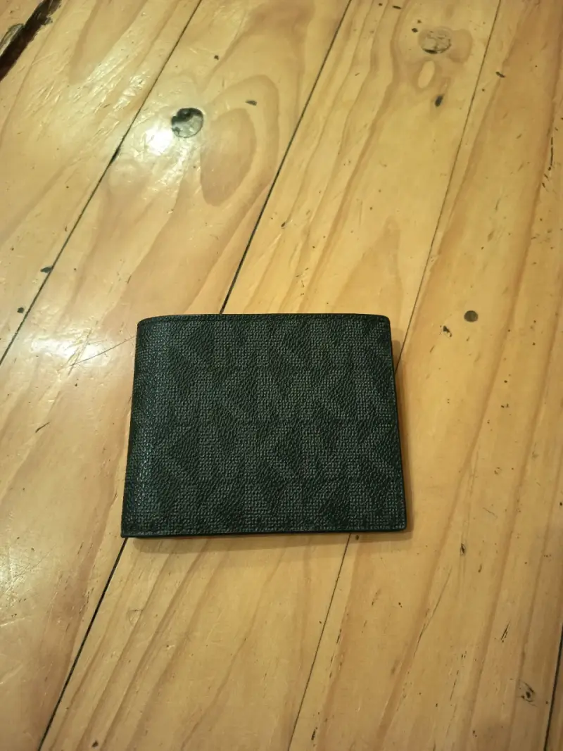 Billetera negra MK - 4