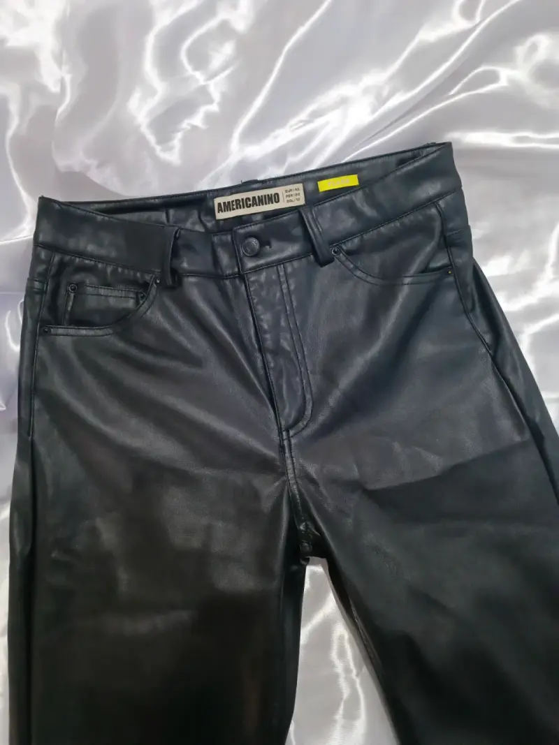Pantalones de cuerina negros Americanino - 1