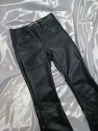 Pantalones de cuerina negros Americanino - miniatura 3