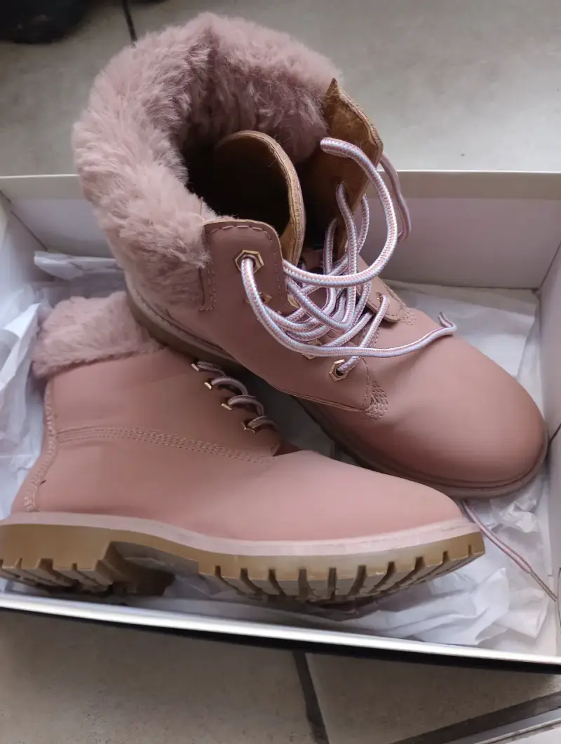 Botines rosados con forro peludo - 1