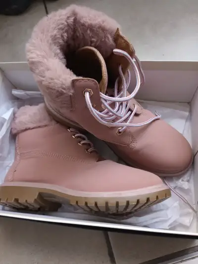 Botines rosados con forro peludo - miniatura 1