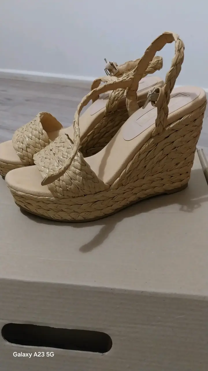 Sandalias de plataforma beige Mango. - 1