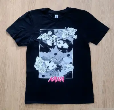 Polera negra con diseño NANA - miniatura 2
