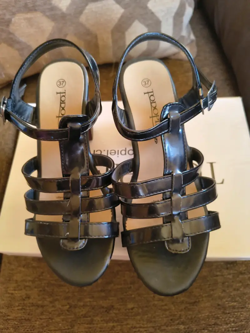Sandalias negras de tacón alto - 2