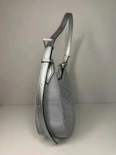 Cartera plateada brillosa - 2