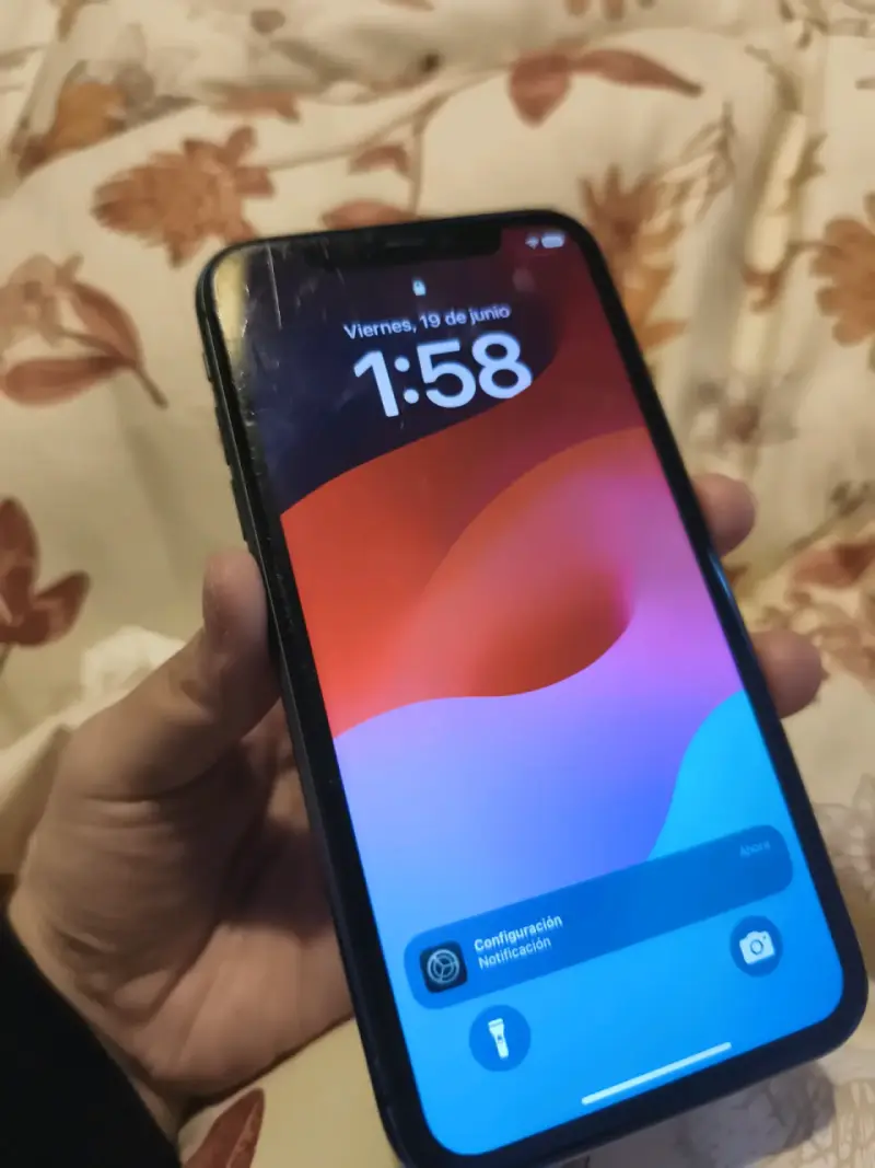 iPhone 11 64GB - 2