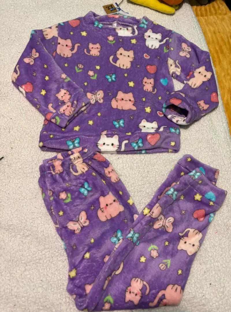 Pijama polar infantil gatitos violeta