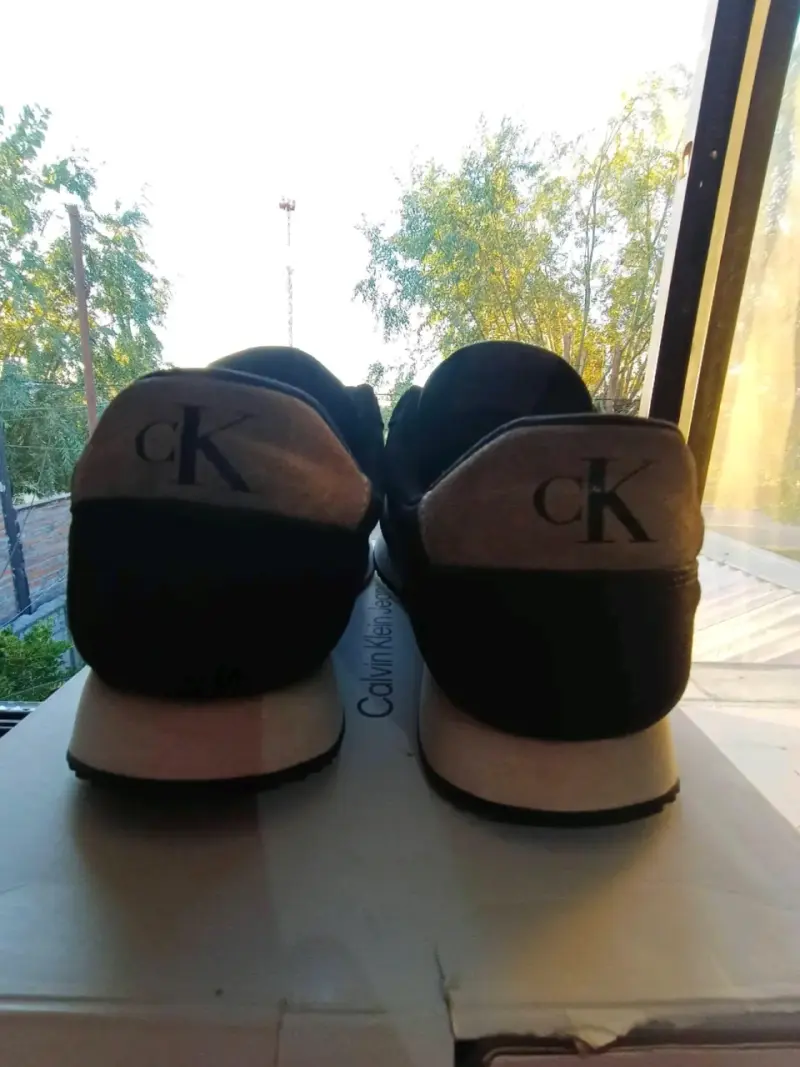 Zapatillas negras marca CK - 2
