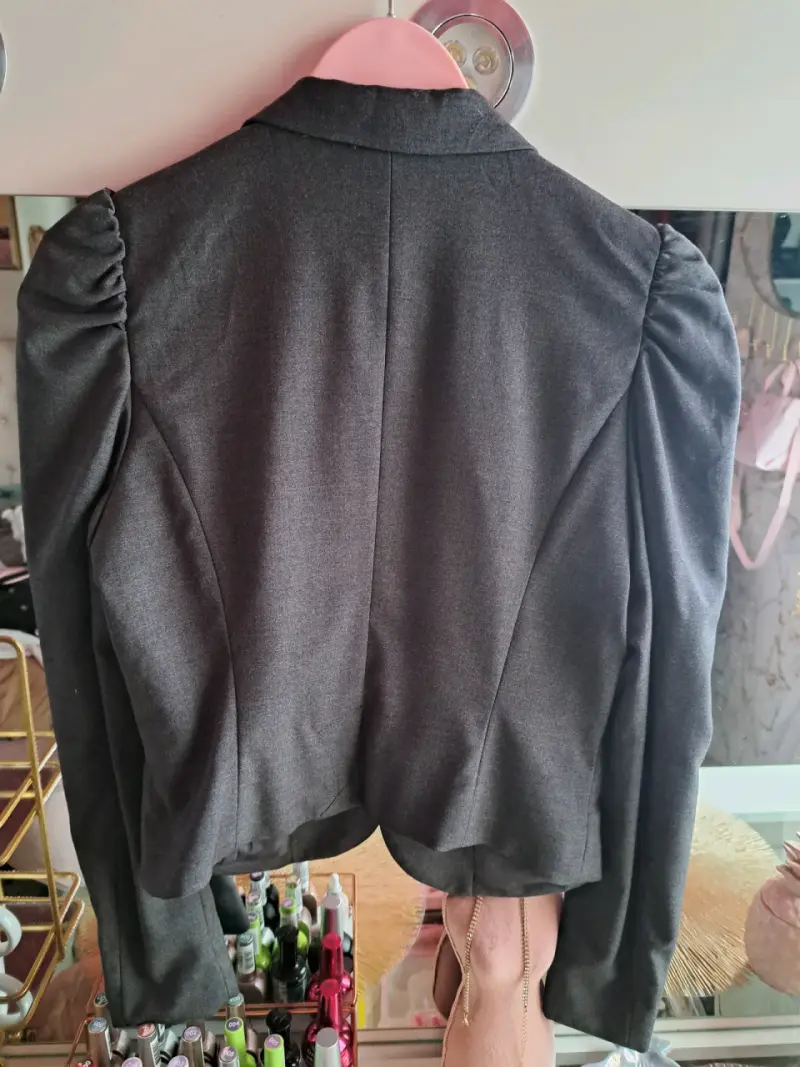 Blazer gris H&M con hombrera princesa - 2