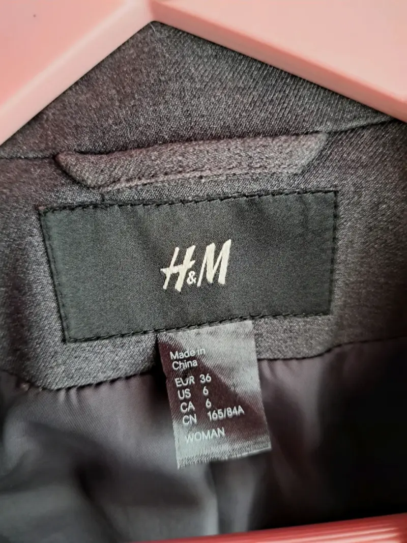 Blazer gris H&M con hombrera princesa - 3