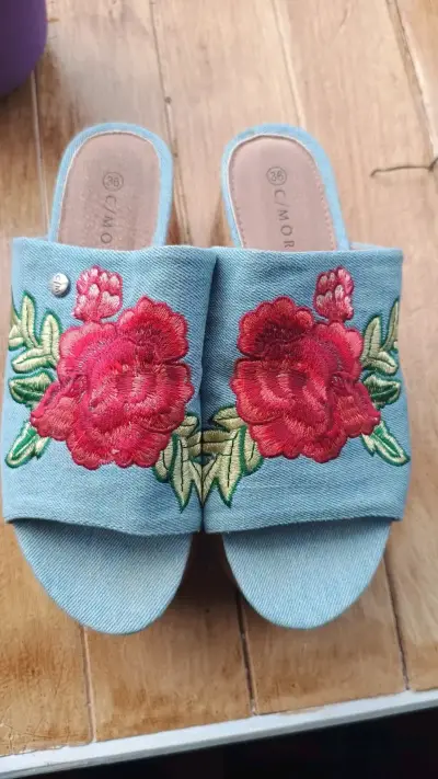 Sandalias bordadas denim - miniatura 1