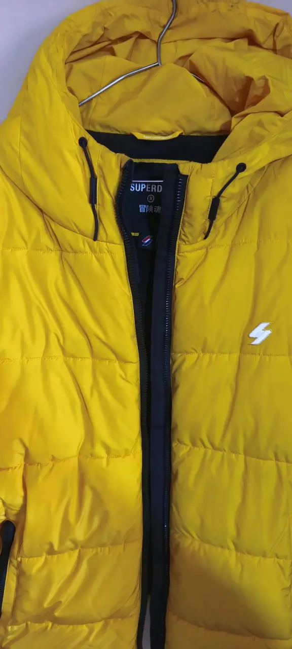 Chaqueta amarilla acolchada. SUPERDRY - 1