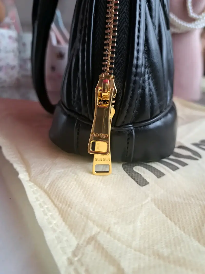 Bolso negro acolchado Miu Miu - 2