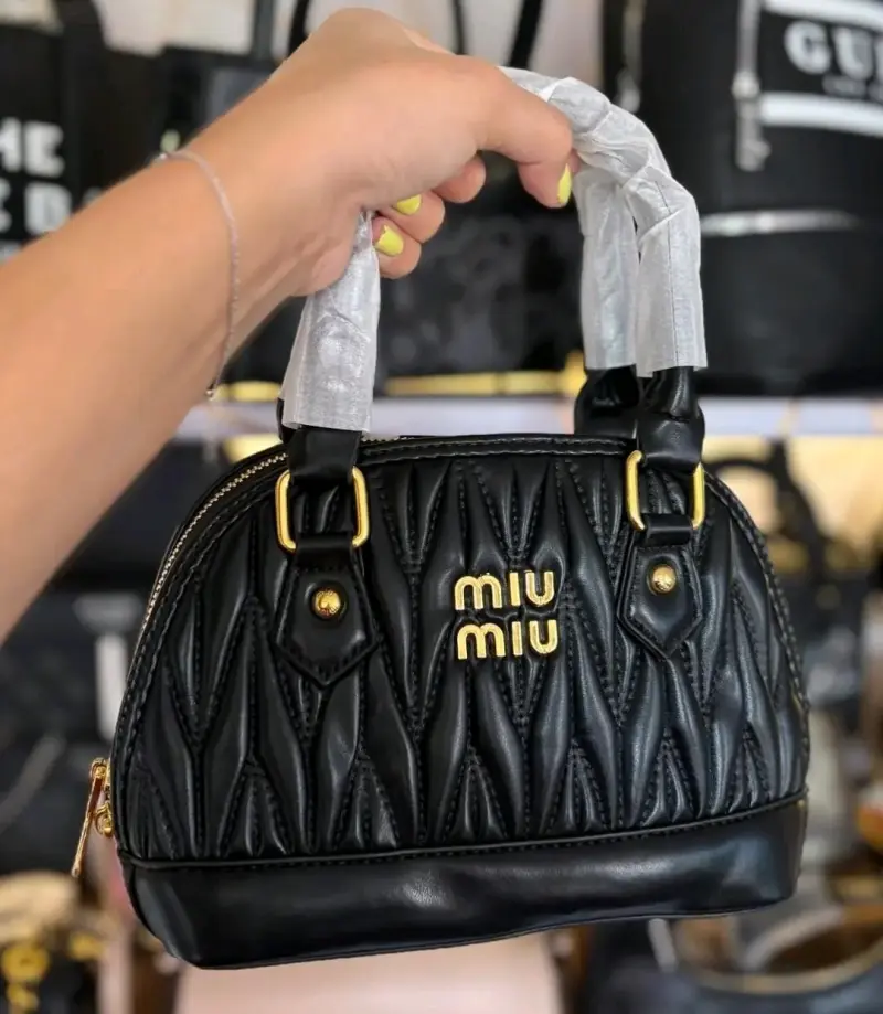 Bolso negro acolchado Miu Miu - 3