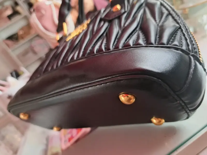 Bolso negro acolchado Miu Miu - 4