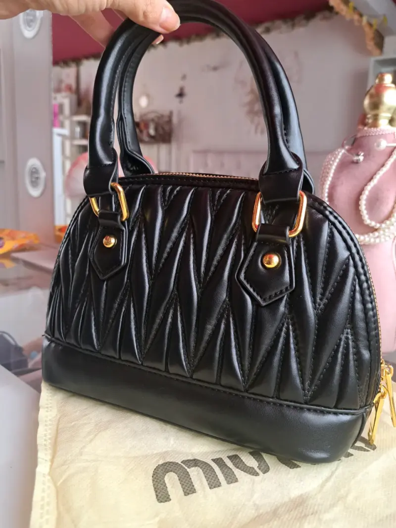 Bolso negro acolchado Miu Miu - 5
