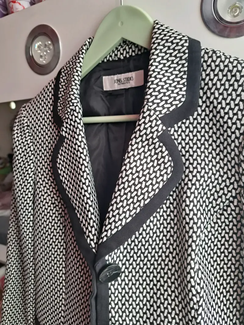 Blazer blanco y negro elegante - 3
