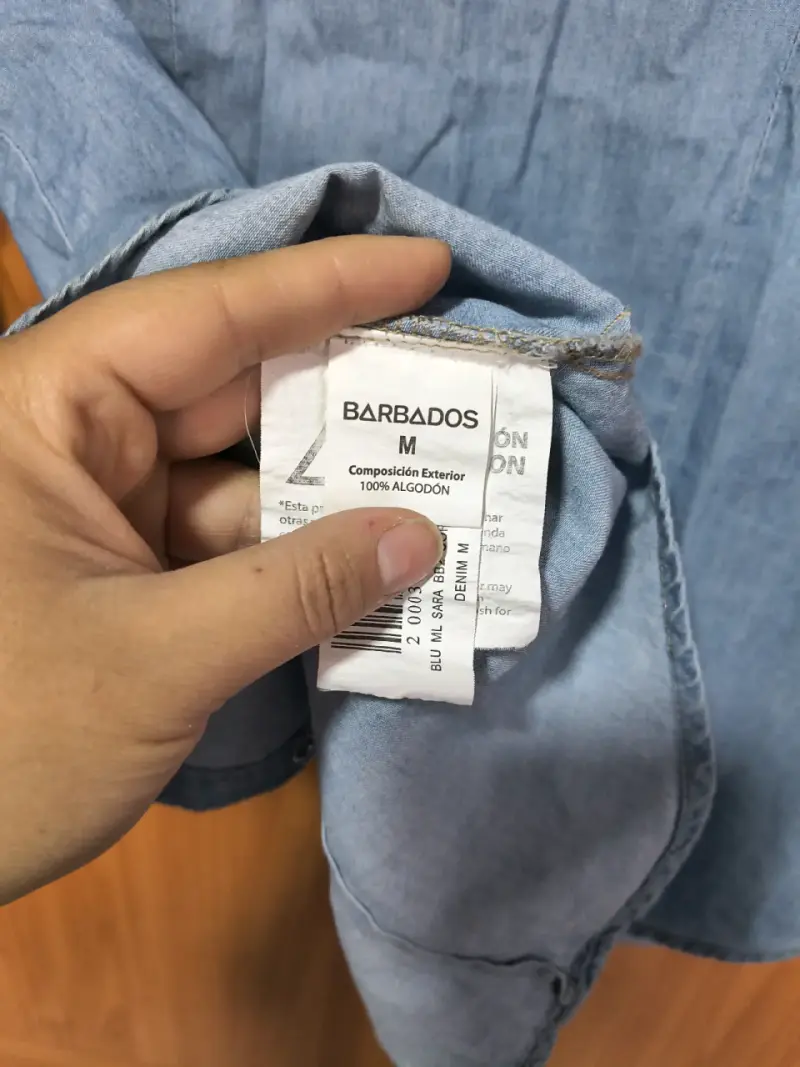 Camisa denim azul con tachas - 3