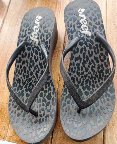Sandalias tipo hawaianas estampadas - miniatura 1