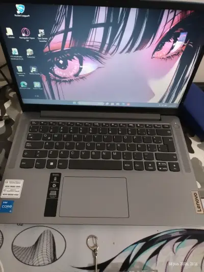 Notebook Lenovo Core i3 - miniatura 1