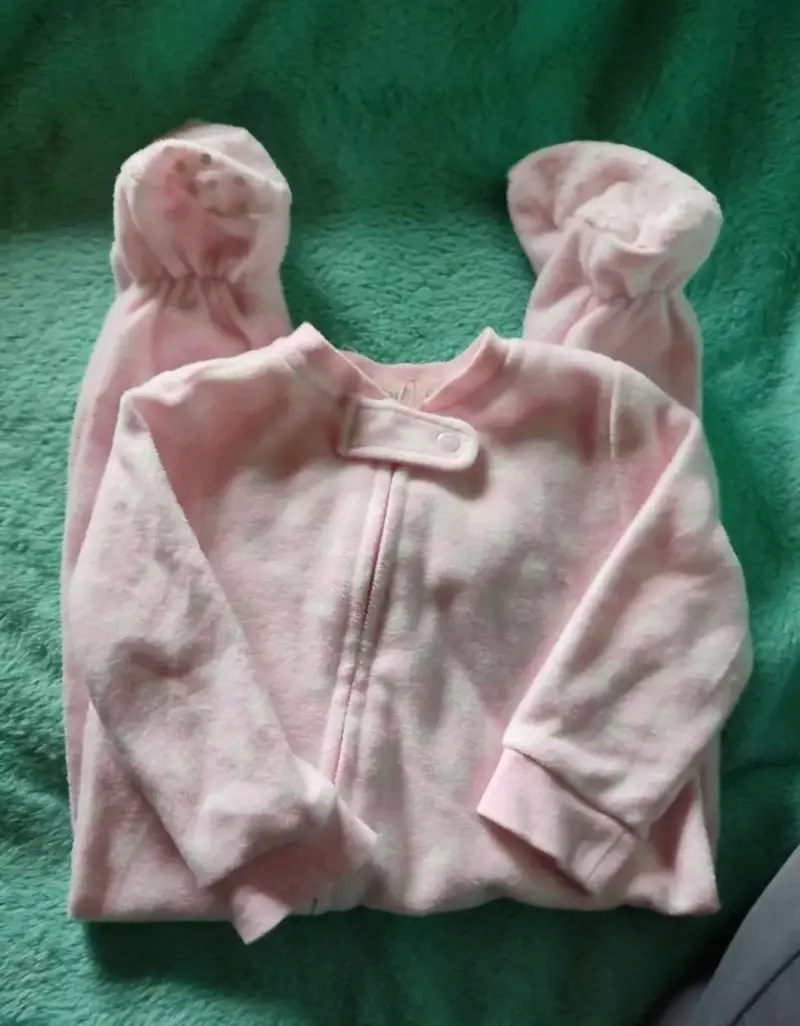 Pijama rosado de bebé