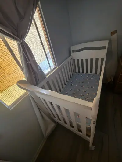 Cuna de madera blanca - miniatura 2