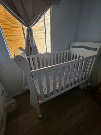 Cuna de madera blanca - miniatura 3